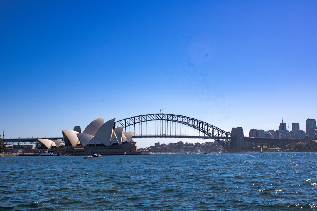 オーストラリア・シドニーの街並み。Photo by Luke White on Unsplash